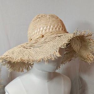 Straw beach hat